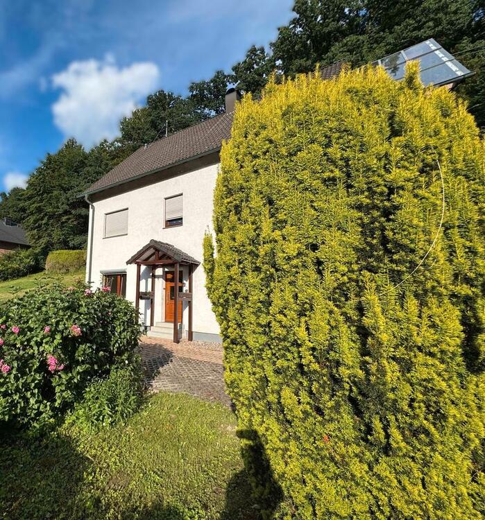 Thumbnail-Generratinen-, Einfamilienhaus mit Wohnung