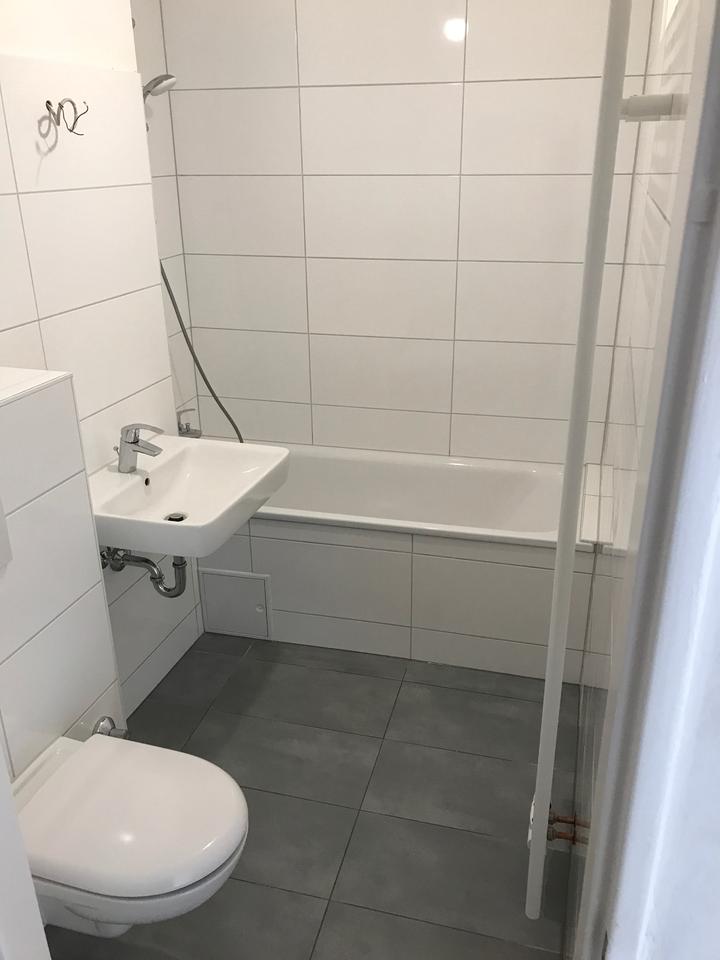 Thumbnail-Schöne 3-Zimmerwohnung (2,5 Zi.) mit neu modernisiertem Bad, Balkon und separatem WC, frei ab 01.05