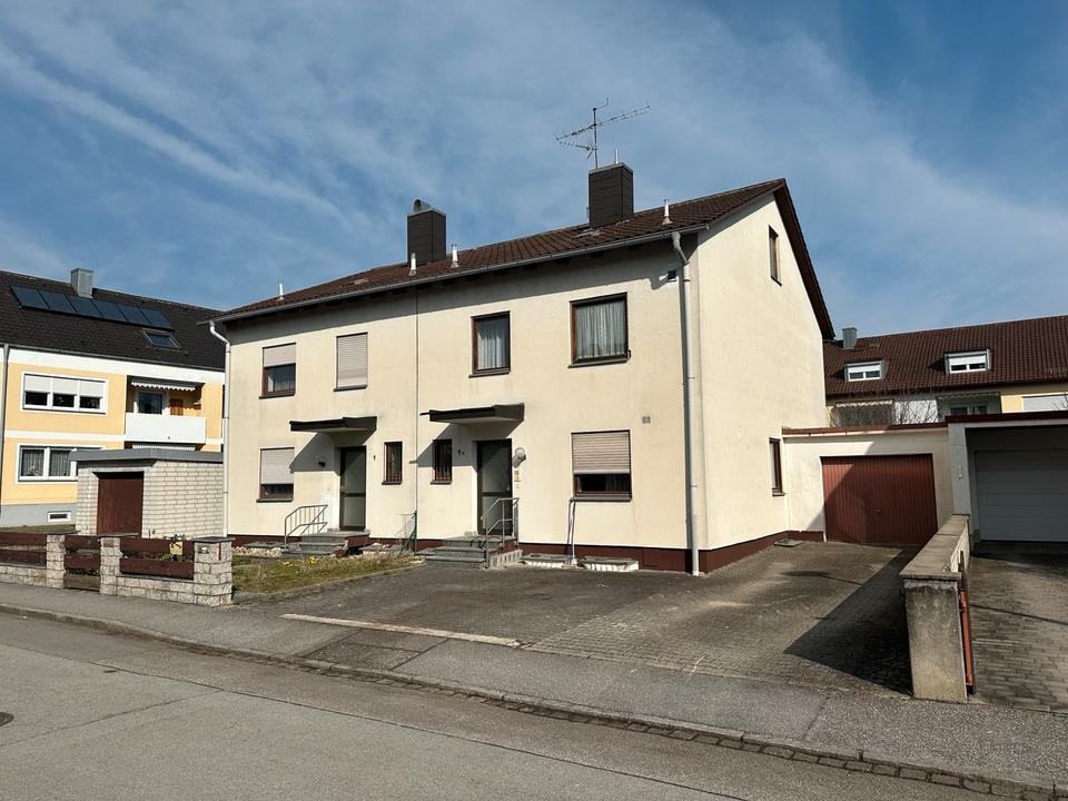 Thumbnail-Doppelhaushälfte mit Garten in guter Lage in Straubing