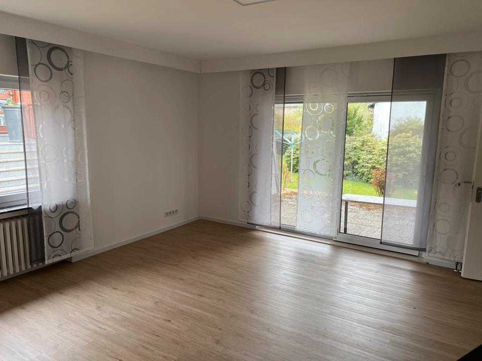 Thumbnail-Schöne, helle 5 Zimmer 130qm Wohnung in Ehringshausen OT