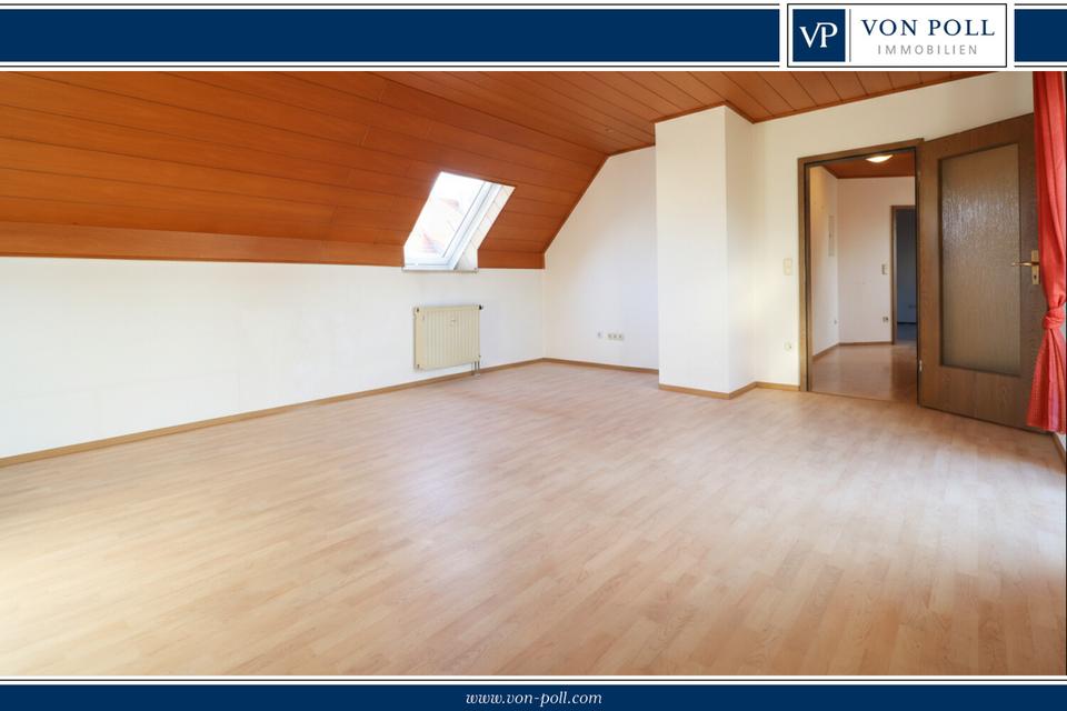 Thumbnail-Helle Dachwohnung mit Tageslichtbad und Einbauküche