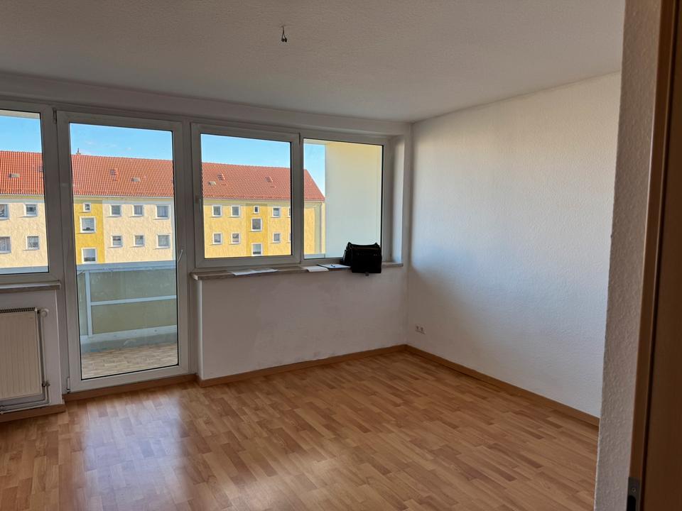 Thumbnail-2-Raumwohnung mit Balkon im 1. OG inkl. zusätzlichem Zimmer mit Flur und Gäste-WC im DG mit Blick ins Grüne