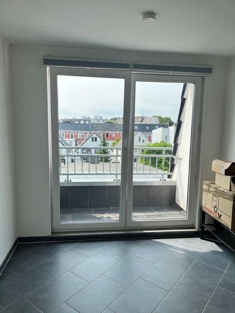 Thumbnail-Helle 2-Zimmer-Dachgeschosswohnung mit 3 Balkonen & Einbauküche