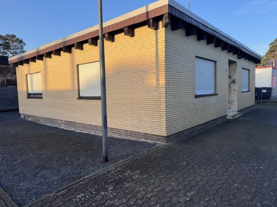 Thumbnail-Bürogebäude mit Garage