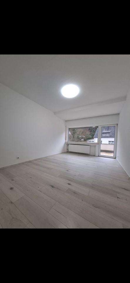 Thumbnail-Helle 4-Zimmer-Wohnung mit großem Balkon zu vermieten