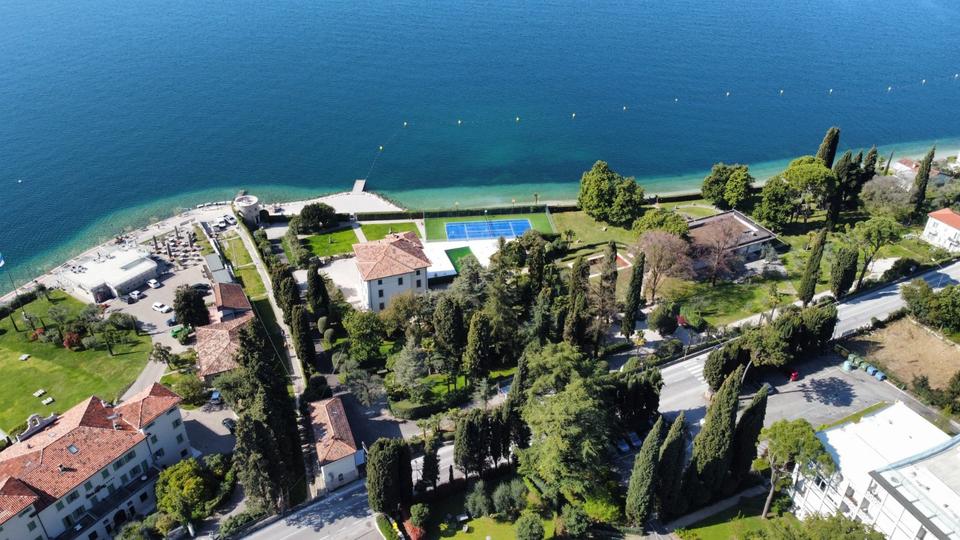 Thumbnail-**Ferienwohnung in historischer Villa am Gardasee direkt am Ufer