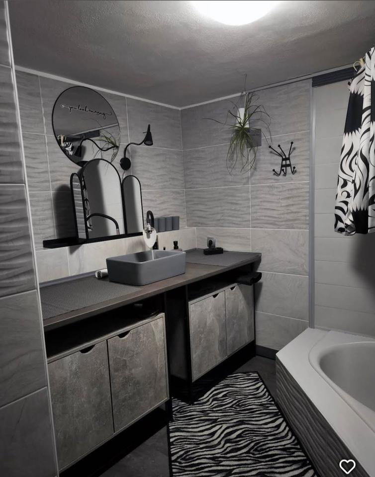 Thumbnail-XXL-Zimmer im Dachgeschoss – 4 Schlafpl. – Single-Küche – Kurz