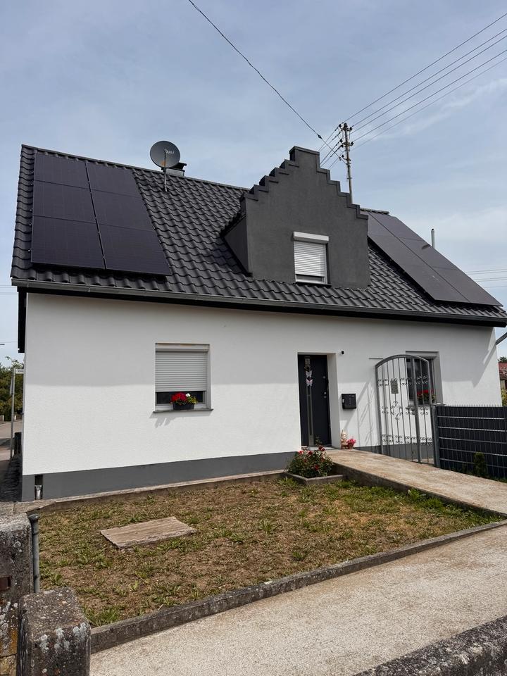 Thumbnail-Einfamilienhaus mit PV-Anlage