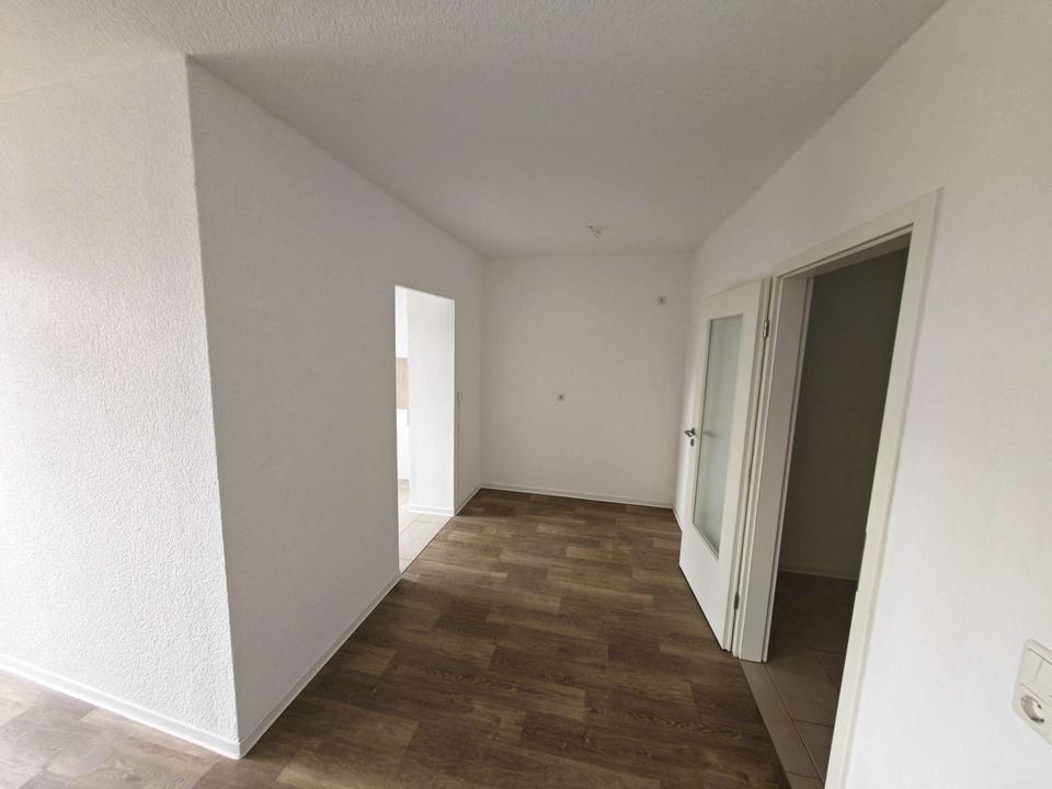 Thumbnail-stadtnahe Familienwohnung, großes helles Wohnzimmer, Balkon, Stellplatz usw.