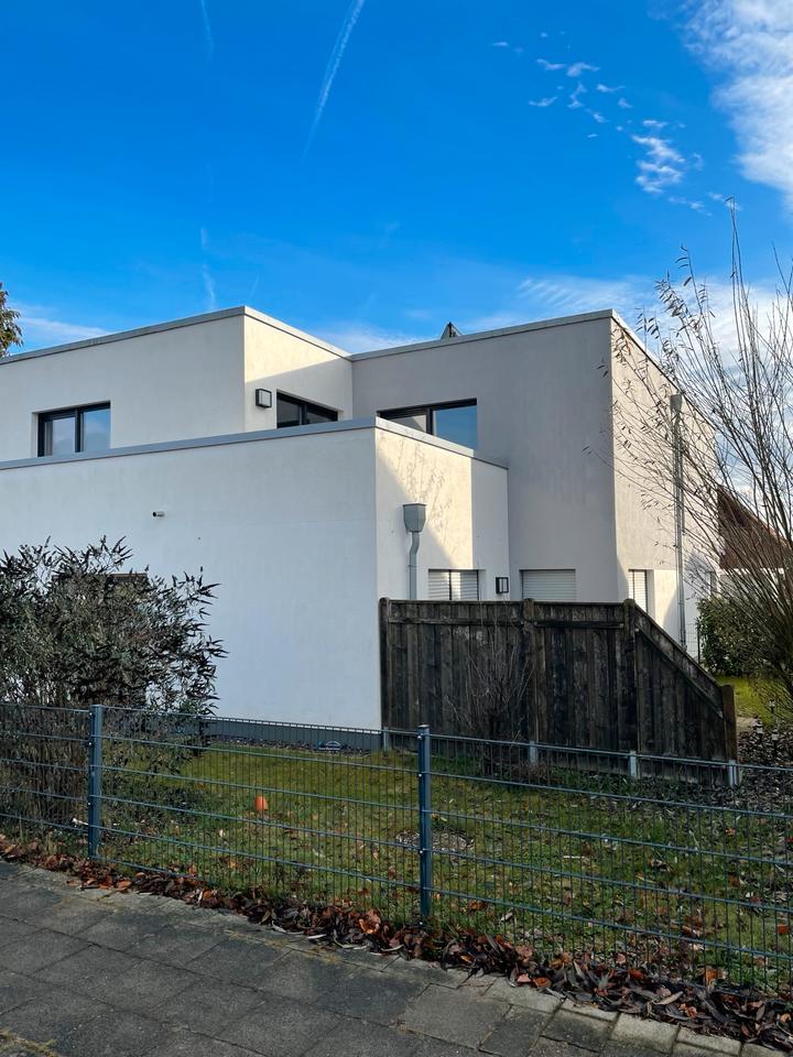 Thumbnail-Moderne Wohnung mit Dachterrasse und Küche und Carport