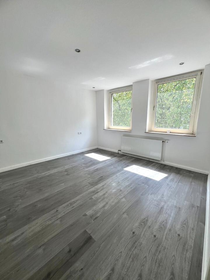 Thumbnail-Modern renovierte 2-Zimmer- Wohnung in zentraler Lage