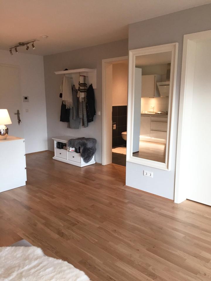 Thumbnail-Von Privat: Moderne 2 Zimmer Wohnung mit Südwest-Balkon und EBK