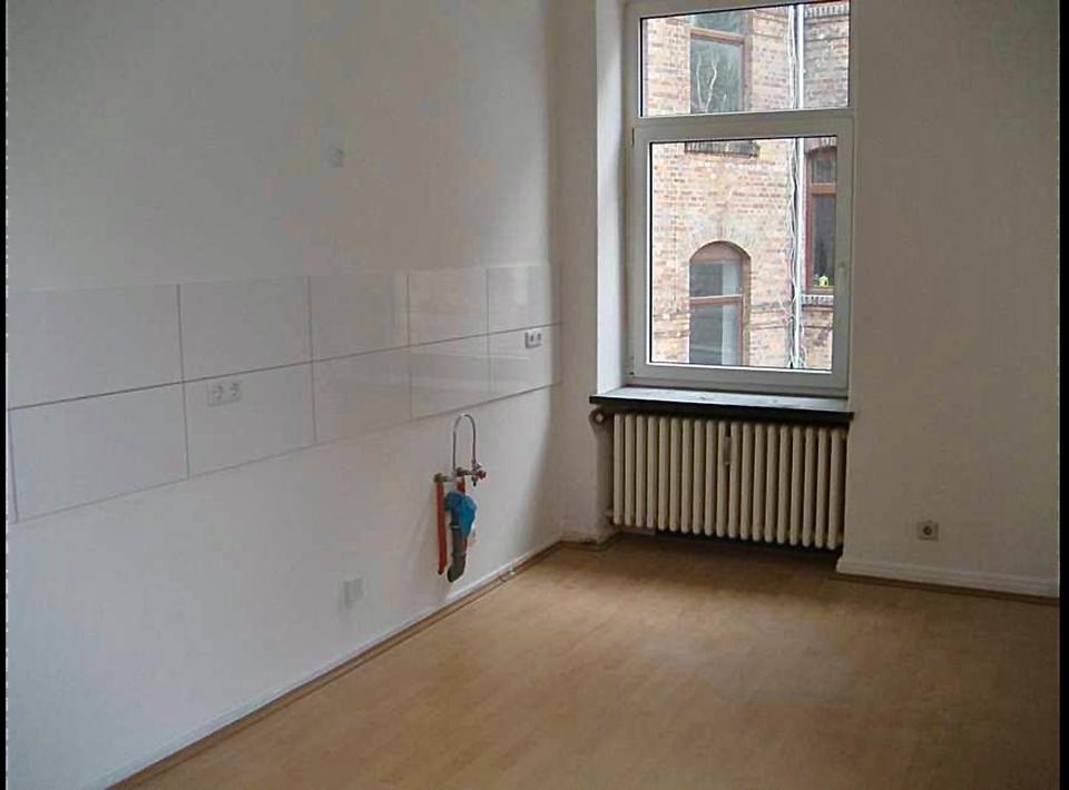 Thumbnail-Großzügige 4 Zimmer Wohnung. Auch als Büro nutzbar.