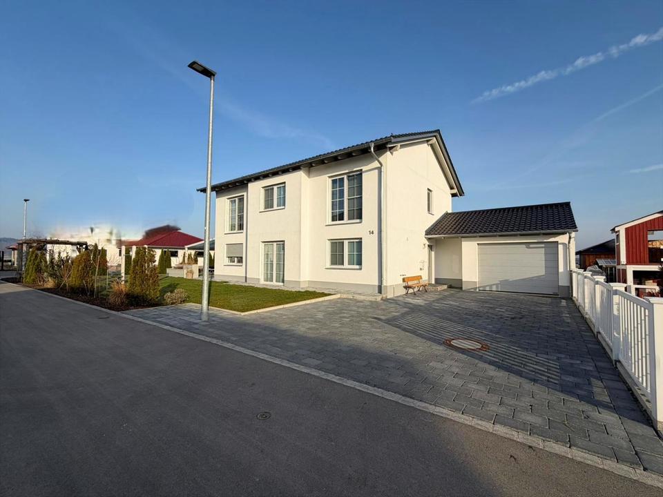 Thumbnail-„Neuwertiges Einfamilienhaus mit 160 m² Wohnfläche, Ga