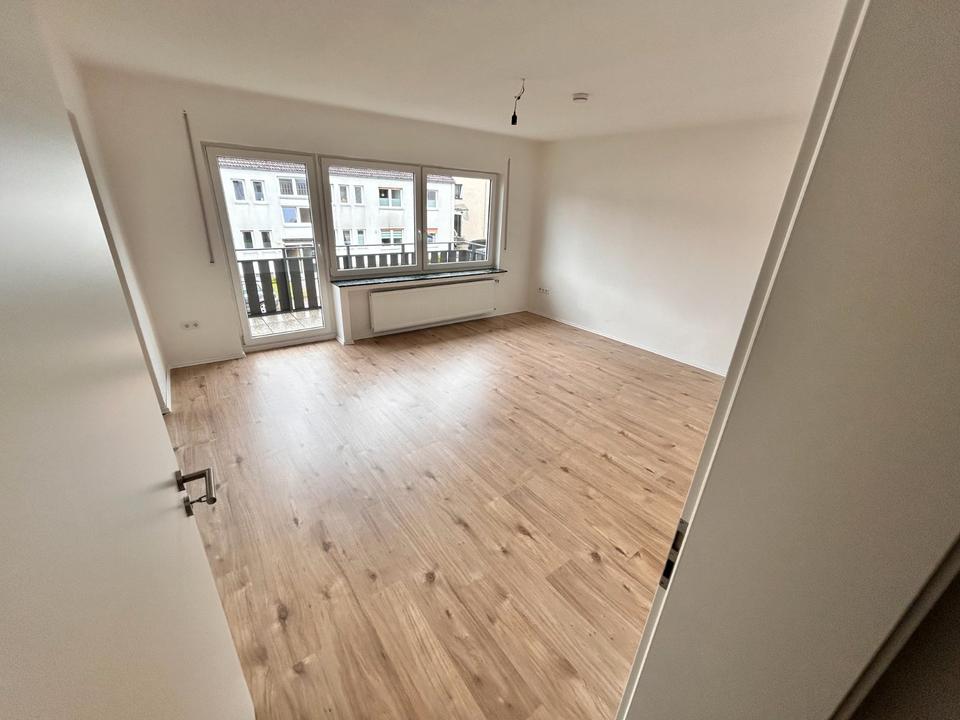 Thumbnail-Frisch renovierte 4 Zimmer Wohnung in Heepen mit Balkon mietbar