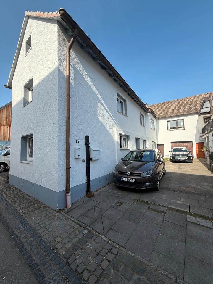 Thumbnail-6% RenditeSaniertes Einfamilienhaus in ruhiger Hoflage - 4 Zimmer