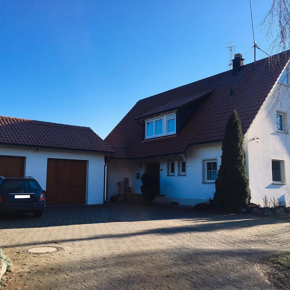 Thumbnail-Helle, großzügige Erdgeschoss Wohnung mit 200 qm Gartenmitnutzung