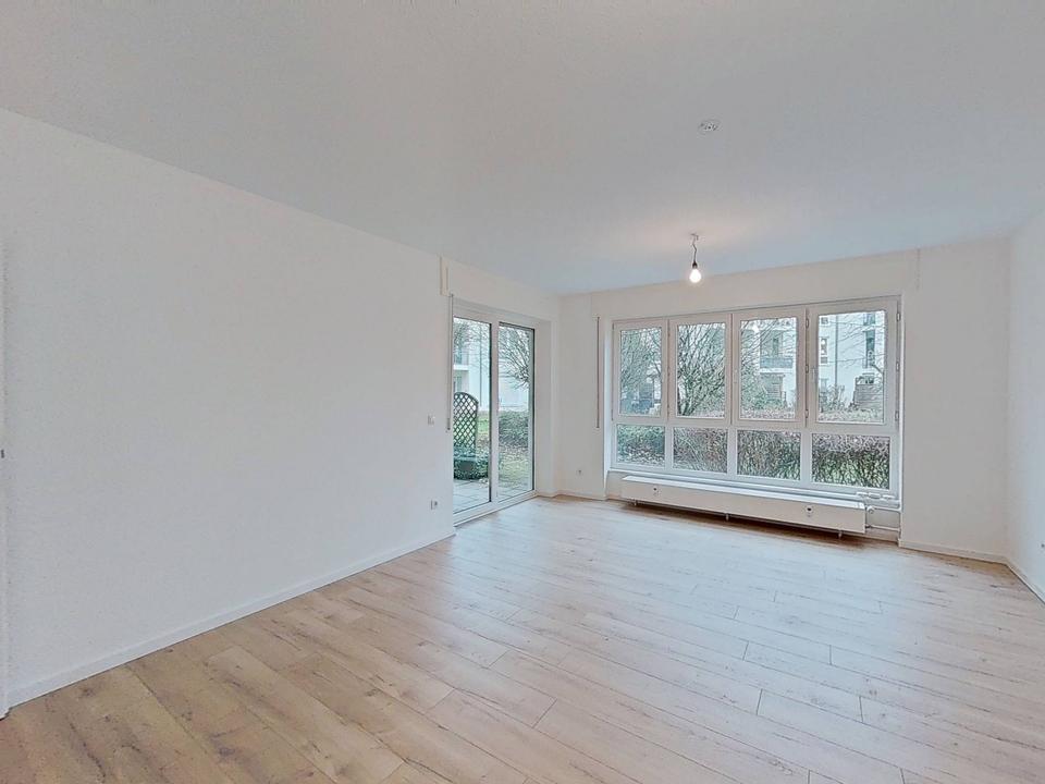 Thumbnail-** Erstbezug nach Sanierung ** Große 2-Zimmer-Wohnung mit sonniger Terrasse und Wannenbad