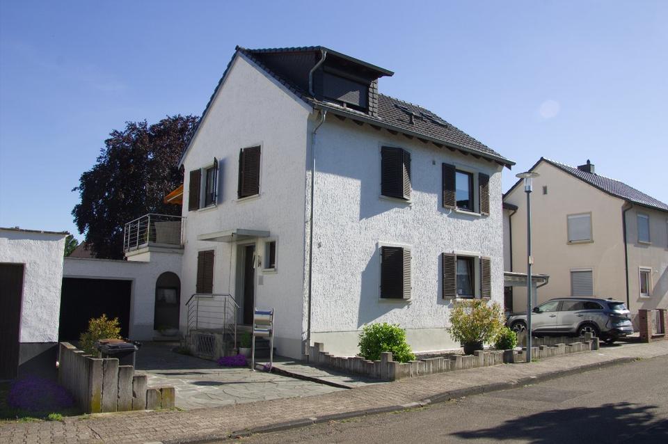 Thumbnail-Schönes Haus in Bobenheim-Roxheim, beste Lage, großer Garten
