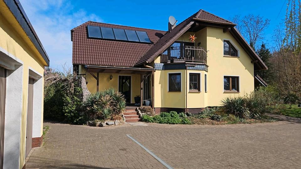 Thumbnail-Großzügiges Einfamilienhaus mit sep. Einliegerwohnung in Seenähe