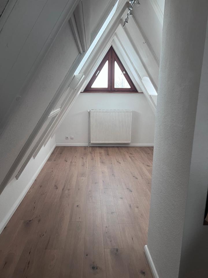 Thumbnail-Dachgeschoss Wohnung Zimmer zu vermieten Frauen WG