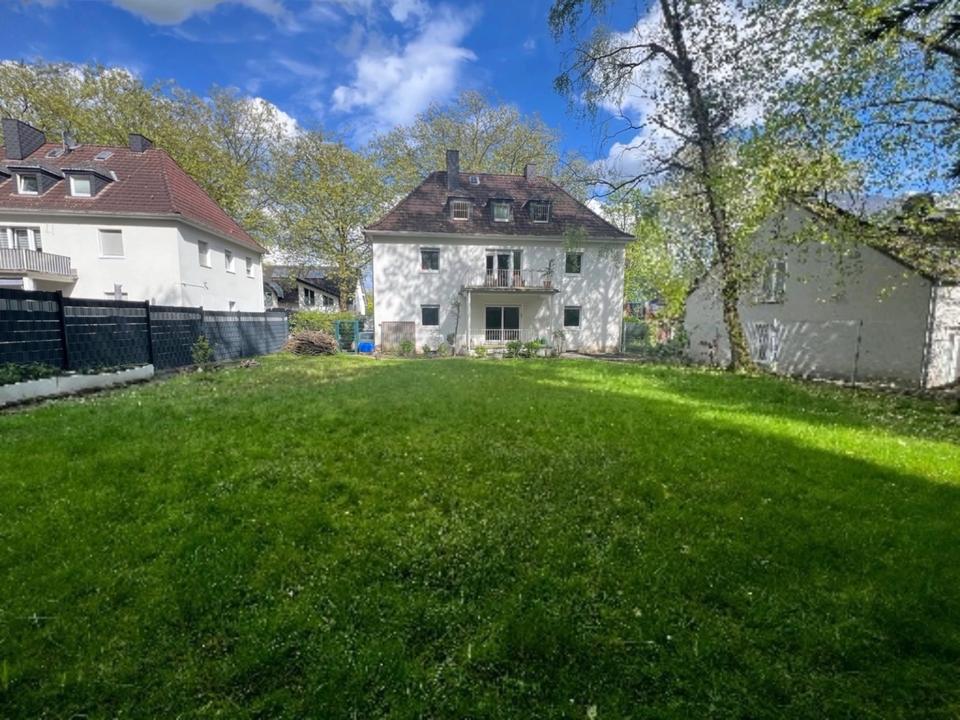 Thumbnail-Freistehendes 2 bis 3 Parteien Haus großer Garten