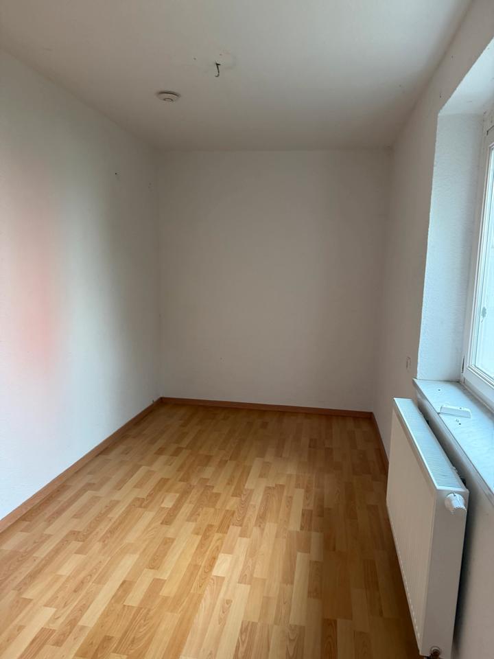 Thumbnail-2,5- Raumwohnung ERDGESCHOSS in Mücheln (Geiseltal) AB SOFORT ZU VERMIETEN