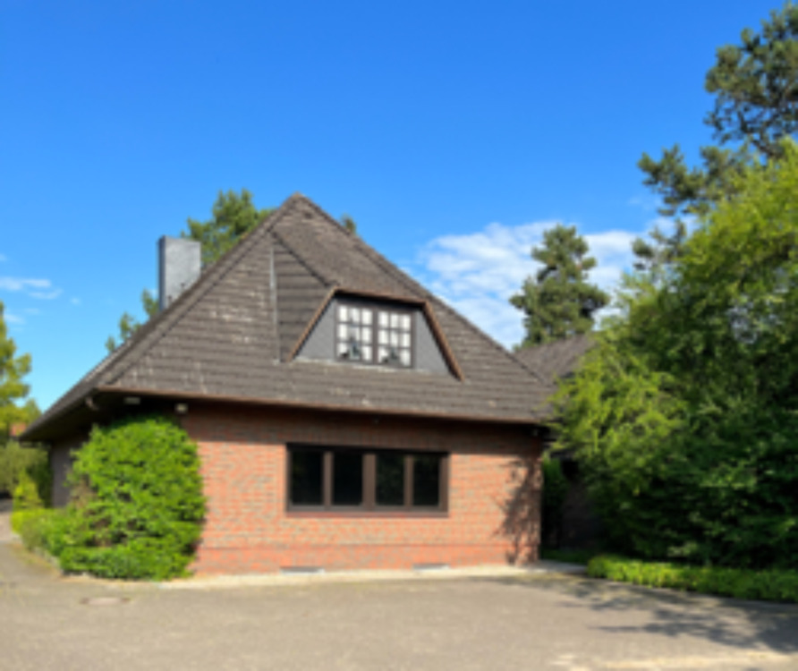 Thumbnail-Geräumiges freistehendes Einfamilienhaus im Herzen von Rellingen