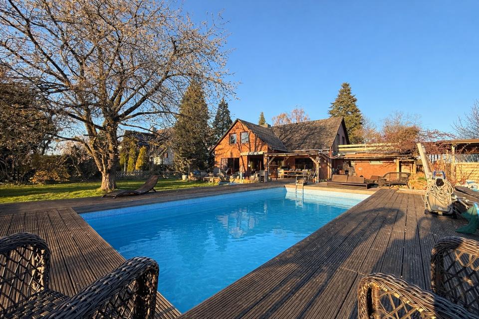 Thumbnail-Zweifamilien Traumhaus mit Pool & Kamin & FitnessStudio