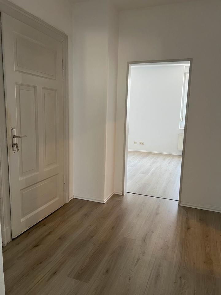 Thumbnail-Frisch renovierte 2-Zimmer-Wohnung (2 ZKB) mit Küche & Stellplatz