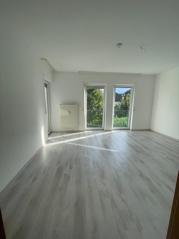 Thumbnail-2-Zimmmer-Wohnung in AttendornEnnest mit BalkonGarageKeller