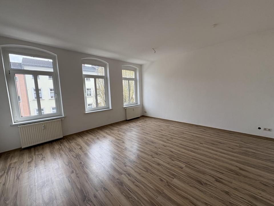 Thumbnail-Große Drei-Raum-Wohnung mit Balkon in zentraler Lage - Zwickau