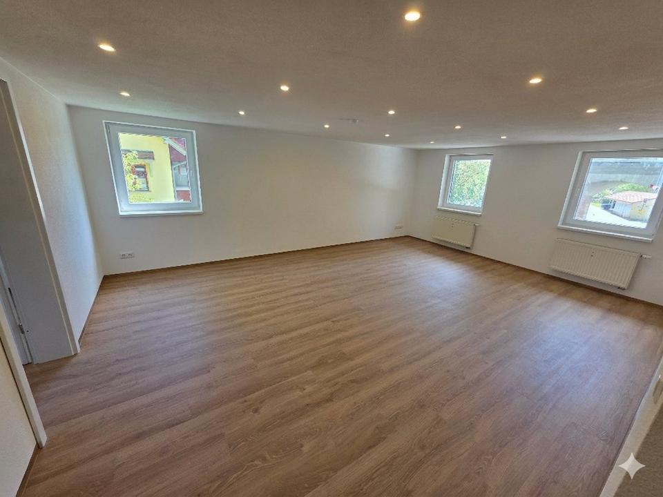 Thumbnail-Neu renovierte 5 Zimmer Wohnung mit 132m², Einbauküche, LED etc