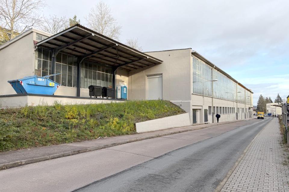 Thumbnail-1440 m² große Halle für Lager und Produktion, mit LKW befahrbar zur Miete im Gewerbepark Gera
