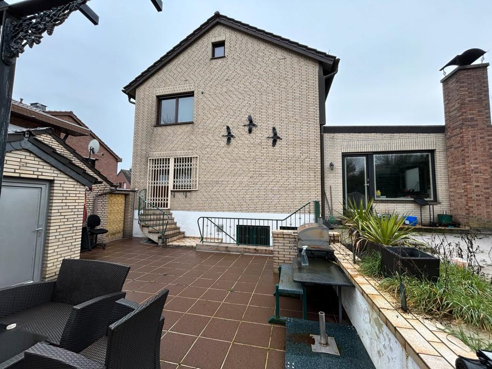 Thumbnail-Freistehendes Einfamilienhaus auf großem Grundstück