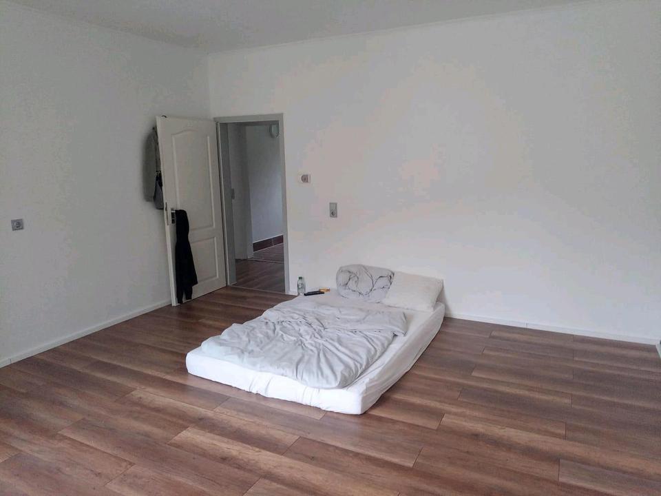 Thumbnail-3.Zimmer Wohnung Renoviert 75.qm in 5 min zu Fuß bei Bahnhof