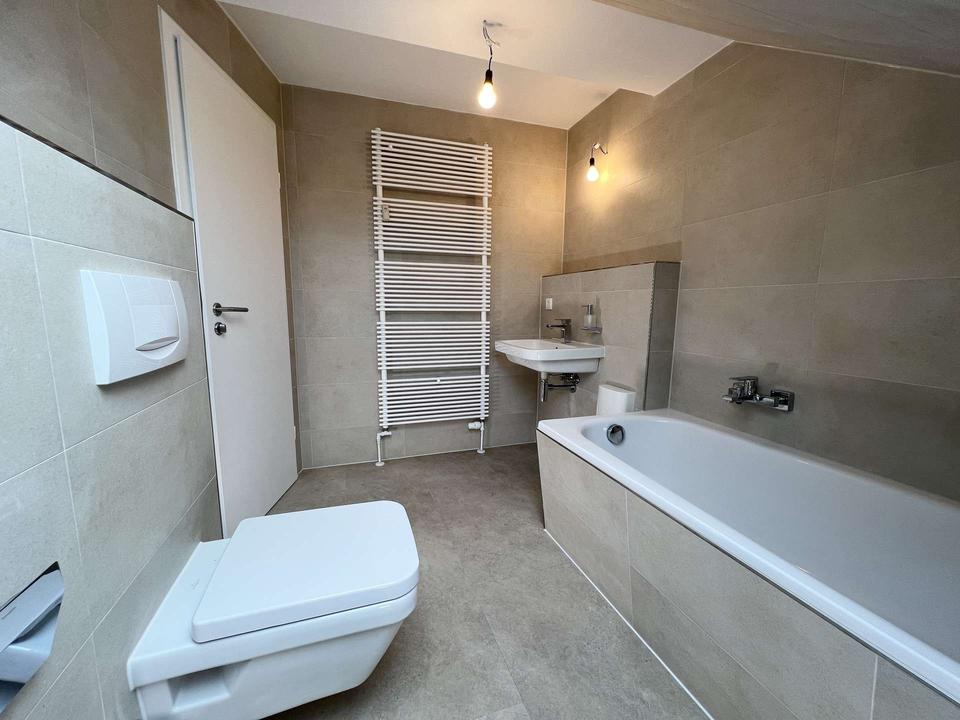 Thumbnail-❄️Neu! Frisch renovierte 2-Raum-Wohnung mit Tageslichtbad, moderne Einbauküche & Aufzug