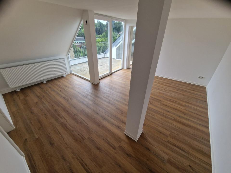 Thumbnail-Frisch sanierte helle 4 Raumwohnung + 2 Bäder + Balkon