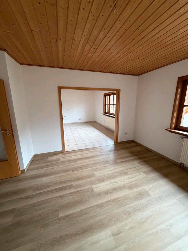 Thumbnail-3 Zimmerwohnung, Küche, Bad und Kellerabteil