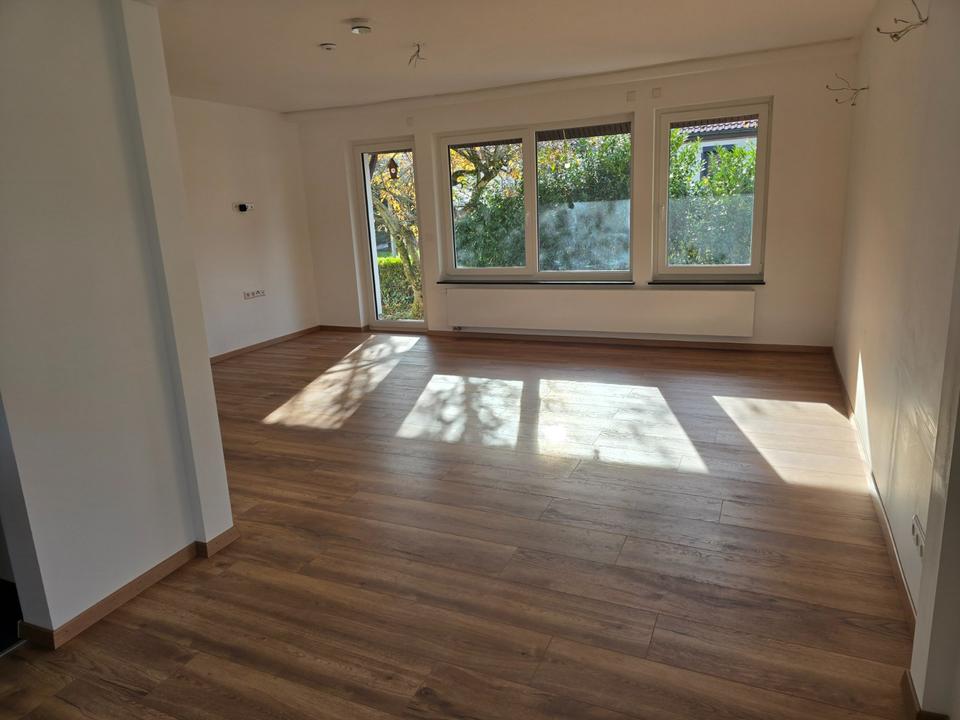 Thumbnail-Freistehendes Einfamilienhaus mit zwei separaten Wohneinheiten –