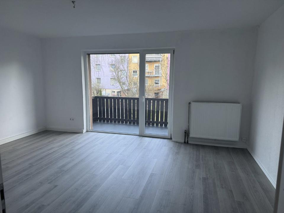 Thumbnail-Schöne, renovierte 3-Zimmer Wohnung mit Balkon