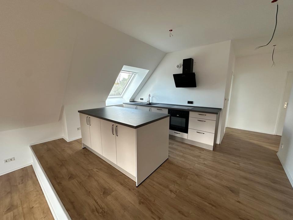 Thumbnail-Erstbezug nach Sanierung: helle DG-Wohnung mit neuer Küche