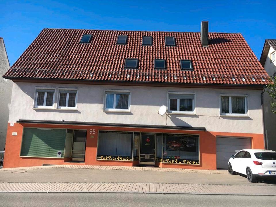 Thumbnail-Mehrfamilienhaus mit Gewerberäumen, 3 Garagen und 5 Stellplätzen