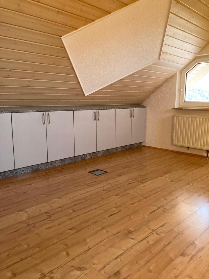 Thumbnail-Helle 4 Zimmer Dachwohnung