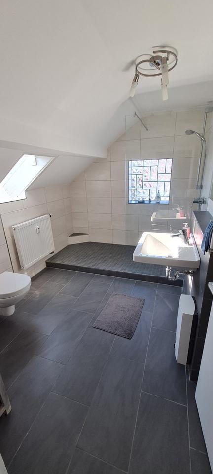 Thumbnail-Voll möbliert, gepflegte 2,5 Zimmer DG Wohnung