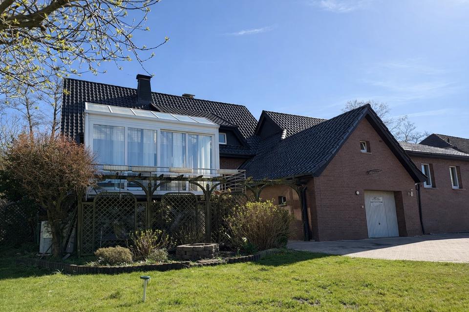 Thumbnail-Großes Mehrgenerationenhaus mit riesigem Grundstück in Löhne