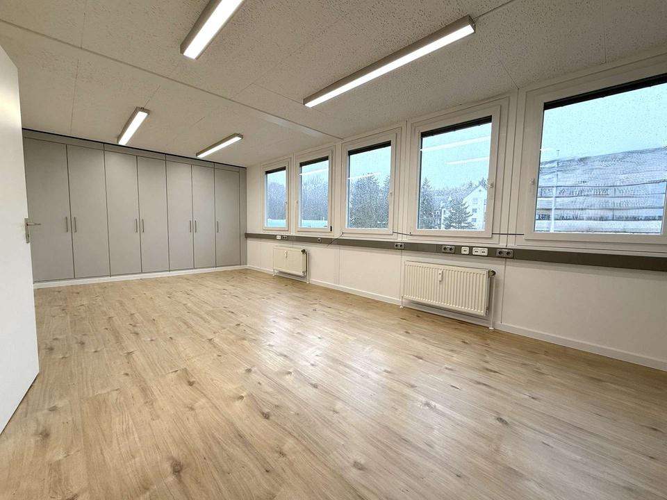 Thumbnail-Frisch sanierte Büro- oder Praxisfläche mit flexiblen Erweiterungsoptionen.