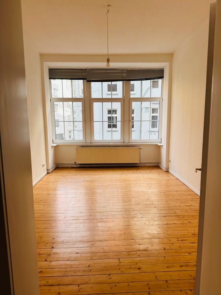 Thumbnail-Schöne und Helle 2-Zimmer Altbauwohnung mit Potential