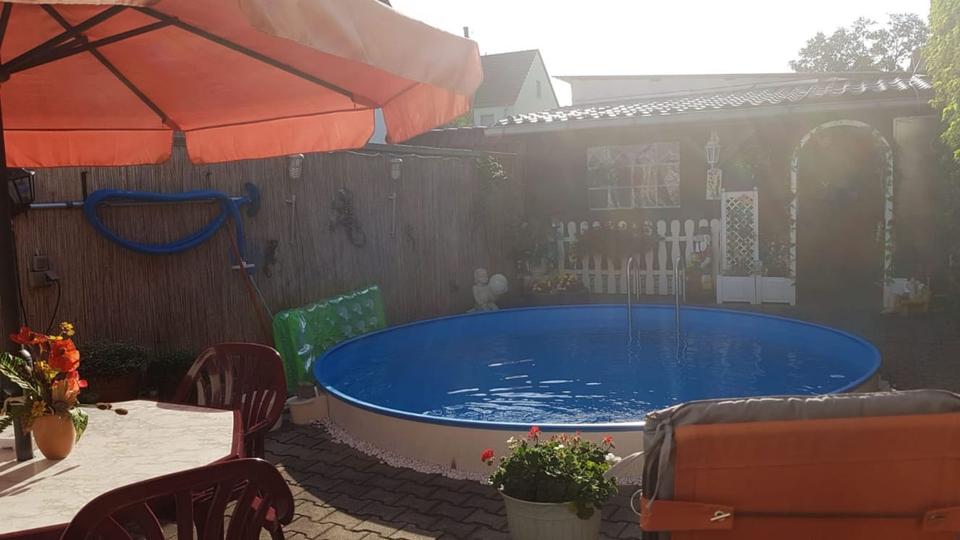 Thumbnail-Einfamilienhaus mit Garten, Pool und Wintergarten