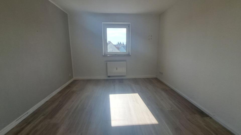 Thumbnail-Helle 2-Zimmer-Wohnung mit Balkon und Kaminofen in Zeitz-Forststraße